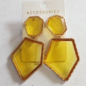 NWOT Fashion Coture Oversized Chunky Earrings Yellow